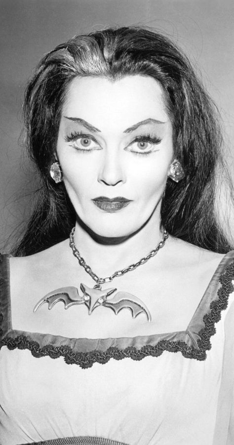 Munsters Tv Show, The Munster, Lily Munster, Yvonne De Carlo, Elvira Mistress Of The Dark, The Munsters, Andy Biersack, Scream Queens, Classic Monsters