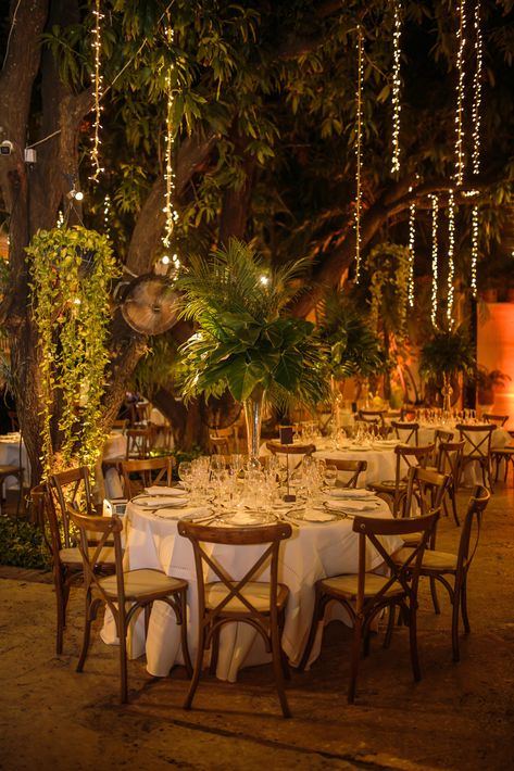 Havana Themed Wedding, Weddings In Colombia, Old Havana Decor, Brazilian Wedding Decorations, Latin Party Theme, Costa Rica Wedding Decor, Havana Style Wedding, Havana Nights Wedding Theme, Colombia Wedding Ideas