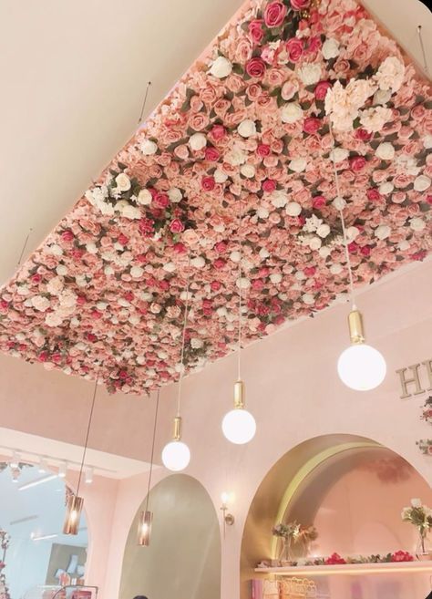 Pink Aesthetic Restaurant, Pink Coffee Shop Interior, French Coffee Shop Design, Girly Shop Interior, Flower Coffee Shop Aesthetic, Girly Cafe Interior, Girly Restaurant Interior, Pink Restaurant Interior Design, Pink Aesthetic Coffee Shop