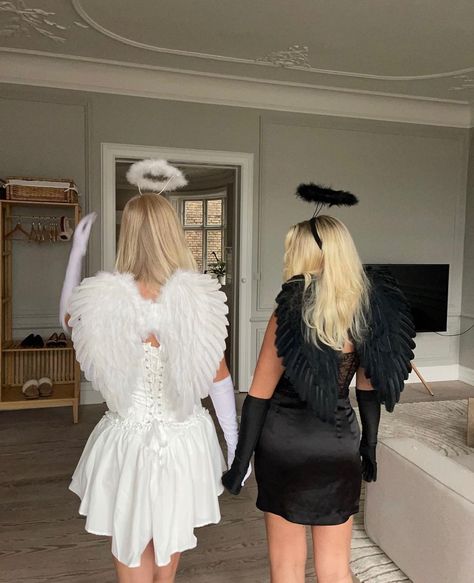 Halloween Outfits 2 People, Angel And Dark Angel Halloween Costume, Black And White Duo Costumes, Angel Costume Ideas For Women, Angel Party Outfit, Halloqueen Costume Ideas, Dark And Light Angel Halloween Costume, Angel Group Costume, Angle Halloween Costumes Aesthetic