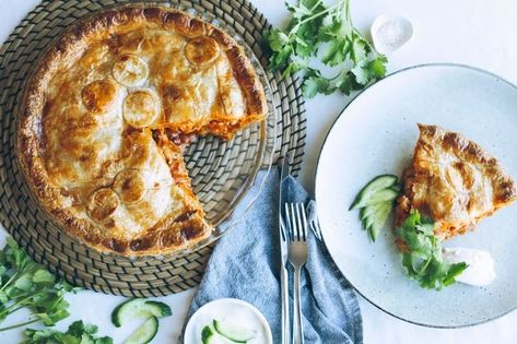 Butter Chicken Pie Easy Vegetarian Sides, Cheesy Potato Bake, Chicken Pie Recipe, Cheap Family Meals, Cooking Basmati Rice, Cheap Recipes, Australia Food, Chicken Pie, Frozen Puff Pastry