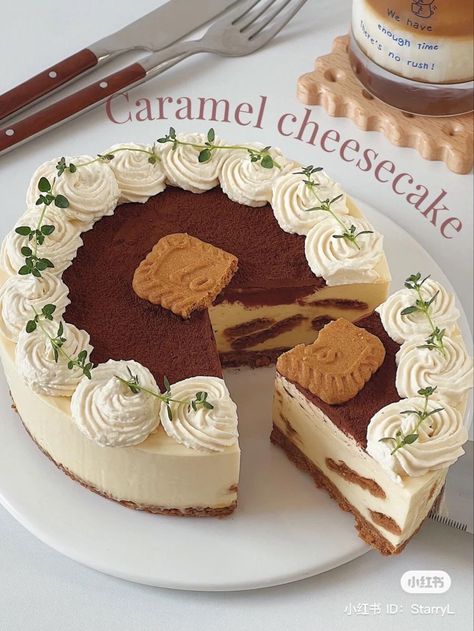 Cake Tart, Korean Dessert, Bakery Menu, Cake Decorating Piping, Caramel Cheesecake, Baking Recipe, Pretty Dessert, White Icing, Sweet Meat