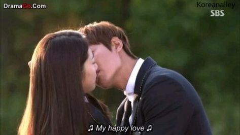 MINOZ on Instagram: “❤💕...THE HEIRS...💕❤ . 🌸Leeminho_only🌸 . 💞For Kdramas visit 🌟@koreanalley🌟 🙌Leeminho official Page ❤@actorleeminho❤ . .…” The Heirs Kiss, Korean Couple Kiss, Lee Min Ho Kiss, Heirs Kdrama, Heirs Korean Drama, Park Shin Hye, Korean Couple, Kissing Couples, The Kiss