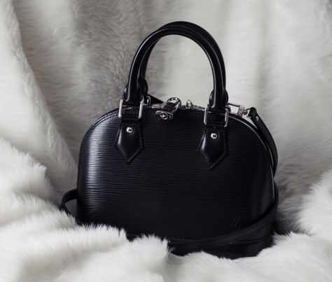 Bag Review: Louis Vuitton Black Epi Alma BB Lv Alma Bb Outfit, Black Louis Vuitton Bag, Louis Vuitton Outfit, Louise Vuitton, Louis Vuitton Alma Bag, Sac Louis Vuitton, Fashionable Bags, Black Louis Vuitton, Beige Handbags