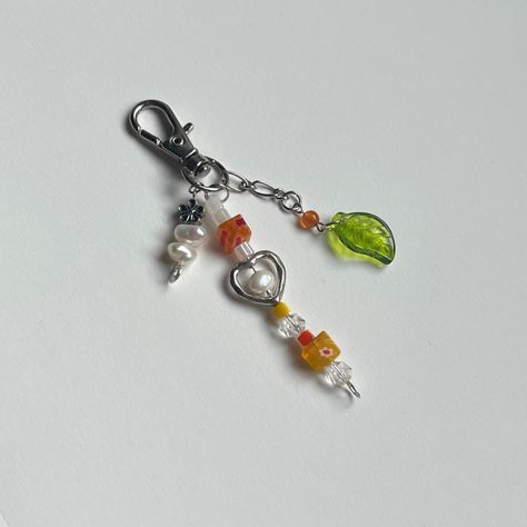 Bead Keychain Ideas, Clear Keychain, Orange Keychain, Keychain Aesthetic, Aesthetic Cottage Core, Beads Keychain, Girly Bracelets, Unique Keychain, Aesthetic Cottage