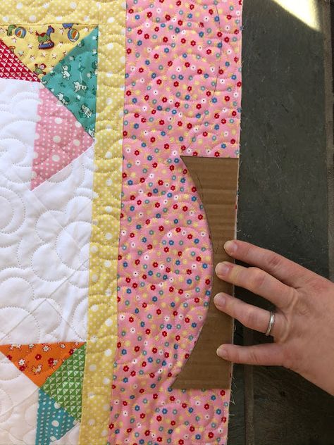 Patchwork, Scalloped Quilt Border Tutorial, Quilt Edging Ideas, Scalloped Edge Quilt, Quilt Edging, Scallop Edge Quilt, Quilting Binding, Scalloped Quilt, Quilt Corners