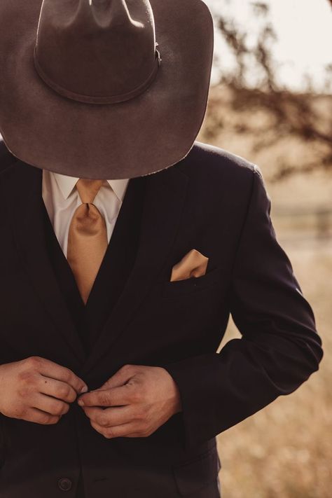 Western Wedding Suits Groom, Suit And Cowboy Boots Men Wedding, Suits And Cowboy Boots, Western Father Of The Bride Attire, Groom With Cowboy Hat, Groomsmen Cowboy Hats, Groom Hat Wedding, Groom Cowboy Hat, Cowboy Hat Wedding Grooms