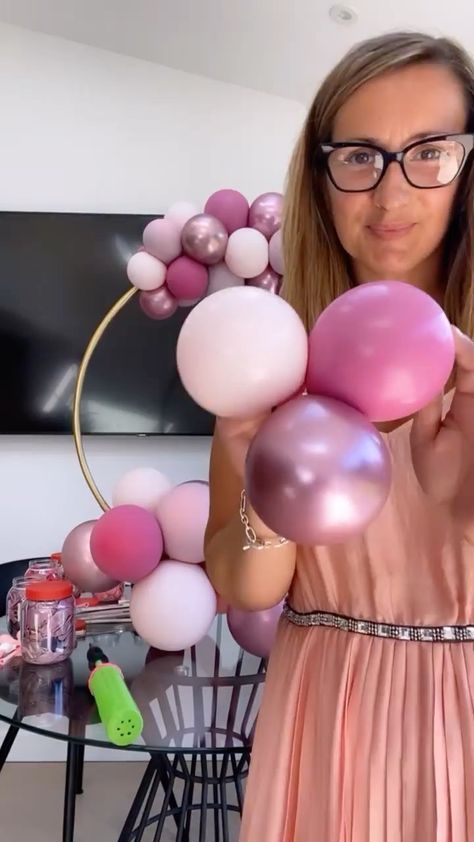 dream_higher_events_ on Instagram: I just love a balloon hoop design!!✨💖✨ • • • #balloonhoop #balloons #ballons #ballondecor #ballondecoration #balloons🎈 #balloonstylist… Balloons On Hula Hoop, Balloon Ring Centerpiece, Balloon Ring Tutorial, Circle Stand Balloon Decor, Hula Hoop Balloon Centerpiece, How To Decorate A Balloon Ring, Hula Hoop Decoration Balloon, Balloon Ring Decoration Ideas, Table Top Balloons