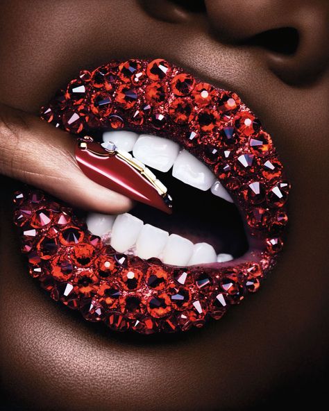 Visionary make-up artist, founder of an eponymous range and now Vogue beauty editor-at-large: Pat McGrath presents her glittering manifesto, in images and words Lip Art Makeup, Lipstick Art, Vogue Beauty, Glitter Lips, Images And Words, Beauty Shoot, Pat Mcgrath, Looks Black, Kiss Makeup