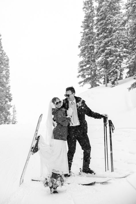 Black and white photo. Bride and groom on skis. Snow falls on the ski trail and pine trees covered in snow! Mountain Snow Wedding, Skiing Wedding Photos, Aspen Winter Wedding, Killington Vermont Skiing, Winter Ski Wedding, Ski Lodge Wedding Winter, Snowboard Elopement, Ski Wedding Ideas, December Elopement