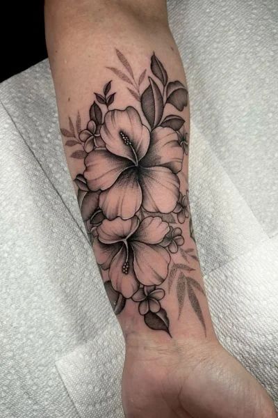 30 Unique Hibiscus Tattoo Designs to Inspire Your Next Ink - Tweakbee Hawaii Flower Tattoos, Hibiscus Tattoos, Hibiscus Flower Tattoos, Realistic Flower Tattoo, Hawaii Tattoos, Floral Tattoo Shoulder, Hibiscus Tattoo, New Tattoo Designs, Taurus Tattoos