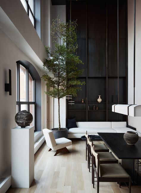 Why Quiet Luxury Is the New Minimalism (and How To Get Stealth Wealth Interiors Right) | AD Middle East Tribeca Loft, Library Living Room, Loft Kitchen, Bookcase Design, Design Del Prodotto, Loft Apartment, Table Vintage, Interior Architect, West Village