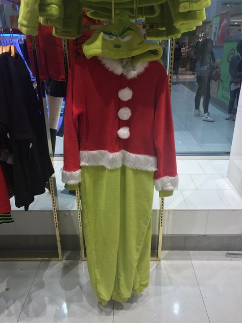 Grinch Christmas Outfits, Grinch Pjs, Cute Colorful Outfits, Grinch Pajamas, Cute Christmas Pajamas, Classy Halloween Costumes, Christmas Pajama Pants, Grinch Christmas Decorations, Christmas Dreaming