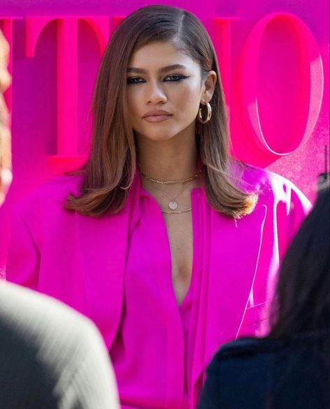 Zendaya Valentino, Estilo Zendaya, Haircut Tips, Zendaya Hair, Valentino Paris, Woman Images, Trendy Bob, Haircut Tip, Pic Beautiful