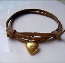 Diy Leather Bracelet Tutorial, Suede Bracelet Diy, Bracelets Heart, How To Make Leather, Bracelets Leather, Diy Leather Bracelet, Leather Heart, Leather Jewellery, Jewerly Making