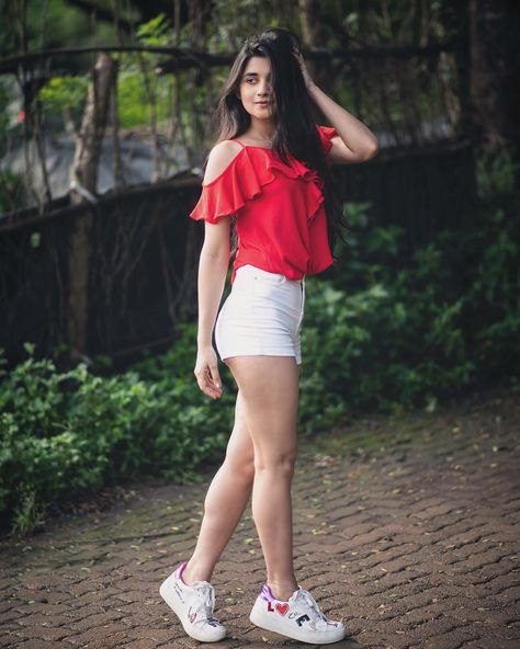 Kanika Mann 🦋 shared a photo on Instagram: “Whts the colour of love ???? . 📸 @amitaptephotography” • See 1,941 photos and videos on their profile. Female Portrait Poses, Kanika Mann, Girls In Mini Skirts, Friend Poses Photography, Stylish Photo Pose, Photo Pose Style, Foto Casual, Fashion Photography Poses