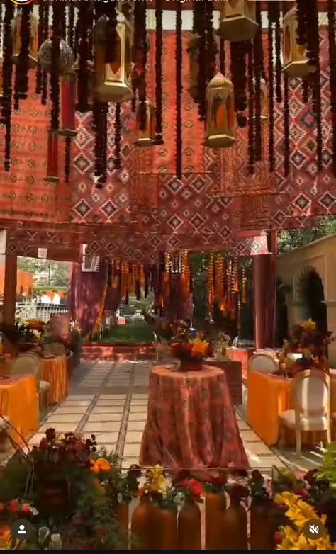 Turkish Wedding Decoration, Kashmiri Wedding Decor, Kashmiri Wedding, Green Indian Wedding, Shadi Decor, Banaras Ghat, Arabian Nights Theme Party, Sangeet Decoration, Indian Wedding Aesthetic