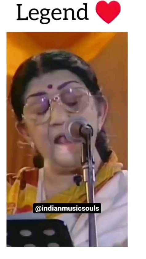 Lata Mangeshkar Songs, 90s Bollywood Songs, Old Love Song, Green Music, 90s Hits, Old Song Download, Old Song Lyrics, Good Morning Wishes Gif, Hindi Old Songs