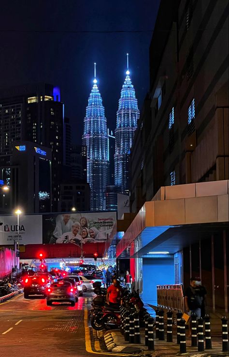 Kuala Lumpur Night View, Malaysian Aesthetic, Malaysia View, Malaysia Aesthetic, Kuala Lampur, Malaysia Flag, Kuala Lumpur City, Flight Booking, Malaysia Travel