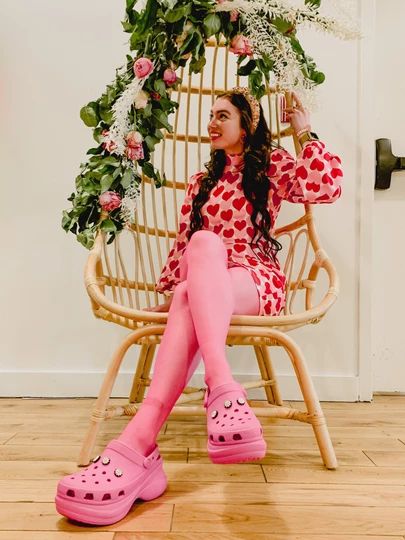 Crocs Outfit Ideas, Pink Crocs Outfit, Croc Outfits, Platform Outfit, Valentines Galentines, Rattan Egg Chair, Crocs Outfit, Platform Crocs, Valentines Outfit