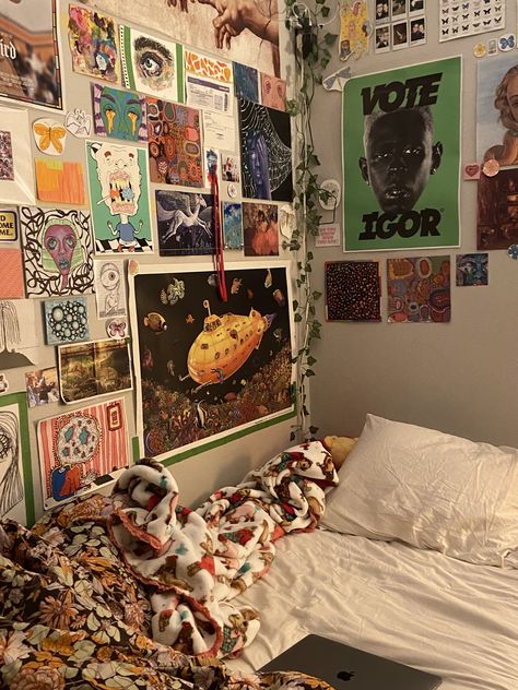 Artsy Rooms Aesthetic, Artsy Bedroom Aesthetic, Artsy Dorm Room, Bedroom Ideas Cottagecore, Indie Bedroom Aesthetic, Indie Dorm Room, Maximalist Decor Bedroom, Colorful Maximalist Bedroom, Room Inspo Bedroom