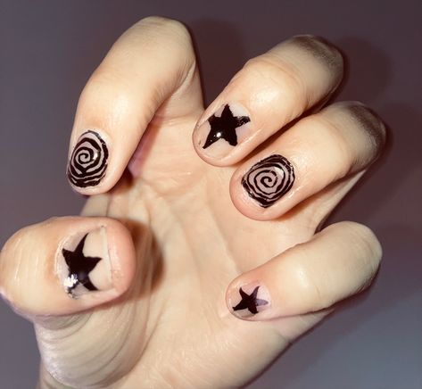 Alt Nails Easy, Halloween Design Short Nails, Male Nails Black, Black Nail Designs Grunge, Black Nails Men Design, Emo Nail Art Short, Goth Nails Short Natural, Star Nails Men, Mens Nails Ideas