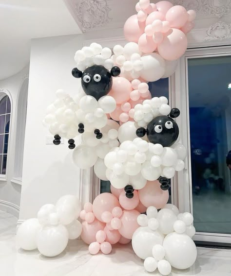 Sheep Theme Birthday Party, Sheep Gender Reveal, Sheep Themed Party, Lamb Party Theme, Sheep Party Decorations, Lamb Themed Birthday Party, Shaun The Sheep Party Ideas, Sheep Themed Baby Shower Ideas, Lamb Theme Baby Shower Ideas