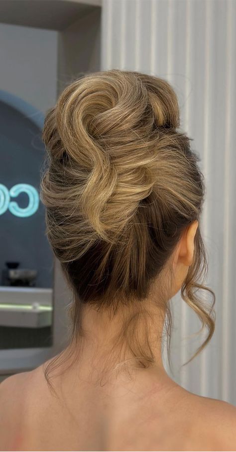 chic updo, hairstyle ideas, wedding hairstyle, 90s vibe updos, wedding updo, updos, trendy updos, bridal hairstyle, bridal updos, messy updo, simple updo, trendy messy updo, wedding hairstyle trends Bridal Hair Updo Messy, High Formal Updo, Hollywood Hair Updo, Side Parting Updo Wedding, Updo Hairstyles High, Updo With Bun, Messy High Updo, Classic Hollywood Hair Updo, Old Hollywood Updo