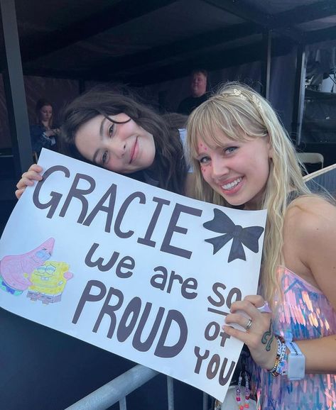 Gracie Abrams Nation on Instagram: “Gracie with fans yesterday in Tampa, FL (via @camilovestaylor)” Gracie Abrams, Girl Celebrities, Live Laugh Love, Me Me Me Song, Roman Empire, Sabrina Carpenter, Eras Tour, Sweet Girls, A Fan