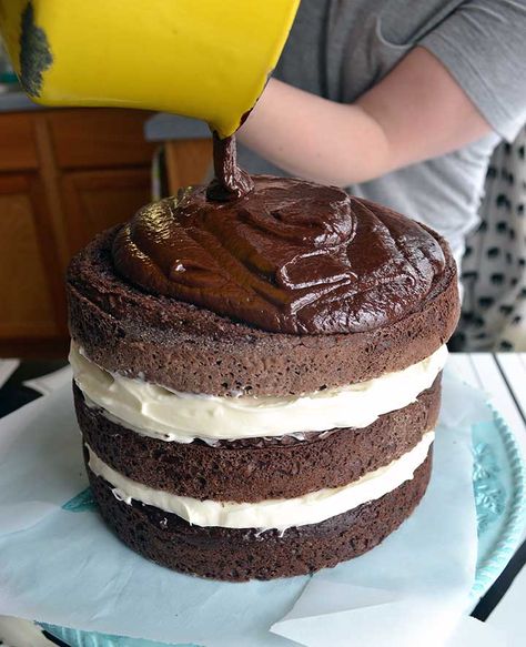 Chocolate Tuxedo Cake, Tuxedo Cake Recipe, Chocolate Tuxedo, Cake With Cream Cheese Filling, Box Cake Recipes, Tuxedo Cake, Easy Candy Recipes, Super Easy Desserts, Cake Kids