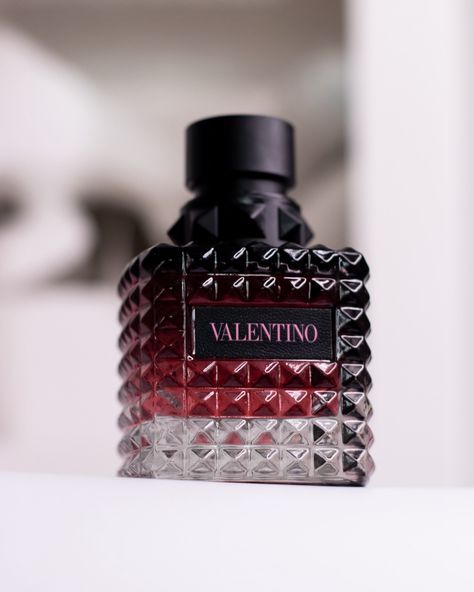 New favourite scent has entered the chat 💬 👀 This @valentino.beauty fragrance Born in Roma Donna Intense is honestly sooooo good 🤤 It’s sweet, floral and s*xy. Basically all I want from a perfume is in this cute, little bottle. I think it’s perfect for evening as it’s quite deep, intense (duh!) and sensual. Very long-lasting. I always get compliments when wearing it, which is so nice 😎. Valentino’s Born in Roma Intense fragrance features a captivating amber floral blend, highlighted by a ... Valentino Donna Born In Roma Intense, Valentino Born In Roma Intense, Valentino Intense, Born In Roma Intense, Valentino Donna Born In Roma, Valentino Born In Roma, Valentino Perfume, Favourite Perfume, Valentino Beauty