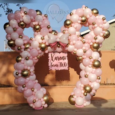 Balloonsbymarce LLC🎈 QBN on Instagram: "Beautiful Minnie balloon arch 🎀 What do you think? Name sign by @lbcustomwood #minnie #minniemouse #minnieballoonarch #minnieballoonart #minnieballoonarrangement #minniemousetheme #balloonarch #balloondecor #balloondecoration" Minnie Mouse Balloon Ring, Minnie Balloon Decorations, Pink White And Gold Minnie Mouse Party, Pink Mickey Mouse Birthday, Pink Minnie Mouse Balloon Garland, Minnie Mouse Theme Party Decoration, Minnie Mouse Garland, Name Balloon Decorations, Minnie Mouse Baby Shower Theme