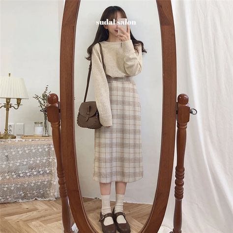 Pencil Skirt Fall, Long Plaid Skirt, Wool Midi Skirt, Maxi Pencil Skirt, Dark Academia Clothing, Vintage Shirt Dress, Long Pencil Skirt, Academia Outfits, Long Skirt Fashion