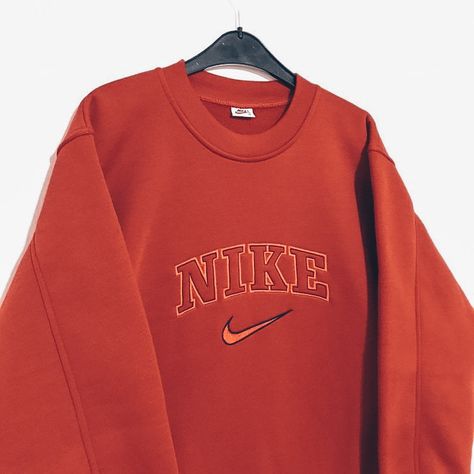 Hoodie Gang, Nike Vintage Sweatshirt, Oversized Tshirt Outfit, Sweat Vintage, Vintage Nike Sweatshirt, 90's Fashion, Nike Sweatshirt, Nike Vintage, Lazy Outfits