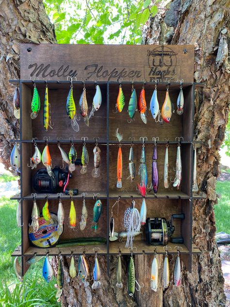 Customized Fishing Lure Hanger Rack - Etsy Fishing Tackle Room, Vintage Fishing Decor, Fishing Lures Display, Fishing Gear Organization, Distressing Painted Wood, Gear Room, Fishing Storage, Fishing Room, Fishing Store