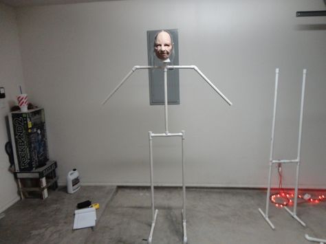 Diy Halloween Body Props, Pvc Body Frame, Pvc Ghost Frame, Pvc Halloween Props How To Make, Pvc Halloween Props, Halloween Body Frame Pvc, Diy Michael Myers Prop Pvc, Pvc Monster Halloween, Creepy Characters