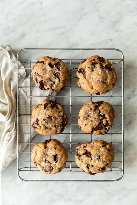 Gooey, melt-in-your-mouth, crumbly vegan choc chip cookies. These are cookies that your friends won’t believe are vegan! Vegan Choc Chip Cookies, Vegan Crumble Cookies, Madeleine Olivia, Vegan Crumble, Sugar Free Lifestyle, Crumble Cookies, Vegan Nutella, Nutella Cheesecake, Gooey Cookies