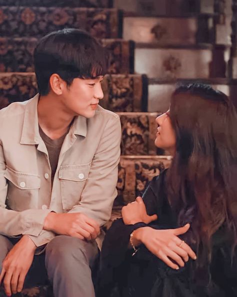 🌼⛅ on Instagram: “The way he look at her As if her smile is the only thing that could possibly matter - butterflies rising credits : hyunjidaily edited…” He Looks At Her, Its Okay To Not Be Okay, The Way He Looks, Kim Soo Hyun, Korean Dramas, Her Smile, Its Okay, Serie Tv, No Way