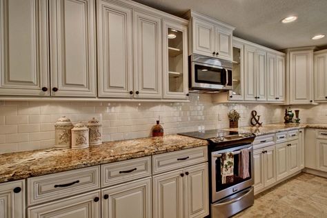 kitche Cream Colored Kitchens, Cream Colored Kitchen Cabinets, Cream Kitchen Cabinets, Antique White Kitchen Cabinets, Antique White Cabinets, Antique White Kitchen, Cream Cabinets, Best Kitchen Cabinets, Farmhouse Kitchens