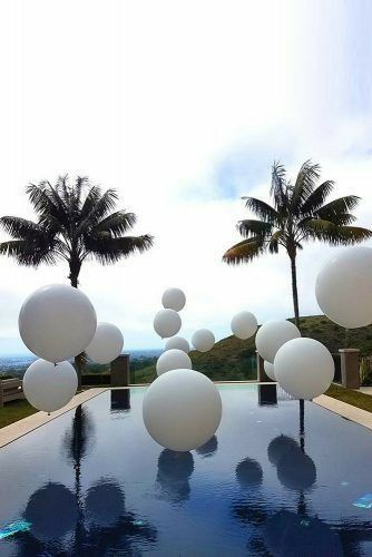 Balloon Decorations Ideas, Pool Wedding Decorations, Ceremony Aisle Decor, White Party Theme, Wedding Pool Party, Ceremony Aisle, Pool Wedding, Wedding Balloon Decorations, Pool Party Decorations