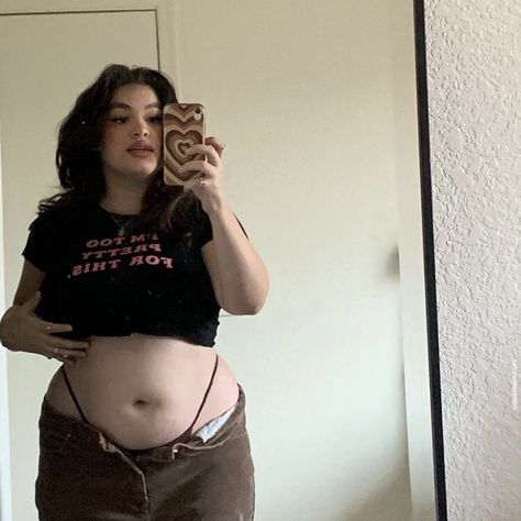 Chubby Woman Outfit, Soft Tummy Aesthetic, Midsize Body Reference, Chubby Girl Makeup, Chubby Girl Reference, Chubby Body Claim, Pudgey Body Type, Chubby Girl Aesthetic Faceless, Feederism Belly