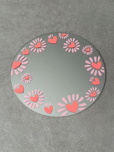 The mirror comes with double-sided stickers. Prefer to place it somewhere? Take a look at our standards. ⌀ 20 & 30 cm Mirror Wall Decor Painting, Aesthetic Mirror Decoration, Tiny Mirror Painting, Mirror Decorating Ideas Clay, Painted Round Mirror, Mirror Markers Ideas, Full Length Mirror Painting Ideas, Flower Mirror Painting, Small Mirror Painting