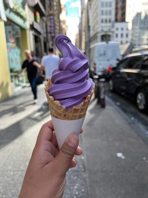 New York Ice Cream, Purple Ice Cream, Purple Cafe, Marvel Oc, Nyam Nyam, Purple Food, Purple Vibe, Snack Attack, Soft Serve