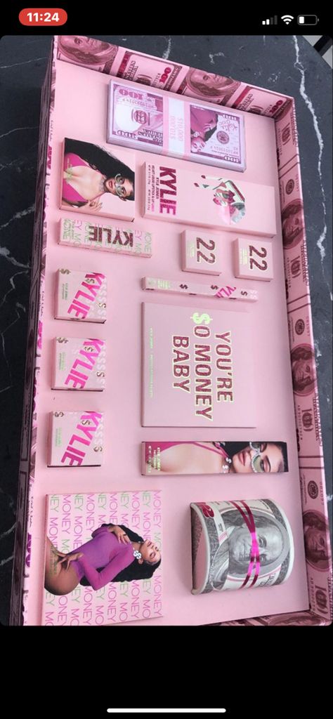 Kylie Kardashian Makeup, Kylie Cosmetics Birthday Collection, Kylie Jenner Makeup Collection, Maquillaje Kylie Jenner, Maquillage Kylie Jenner, Kylie Jenner Birthday, Kylie Collection, Kylie Birthday, Kylie Makeup