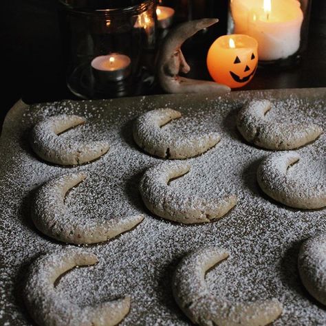 Fae Inspired Food, Imbolc Moon Cookies, New Moon Food, Yule Moon Cookies, Moon Spell Cookies, Full Moon Cookies, Witchy Themed Food, Pagan Desserts, Samhain Food Recipes