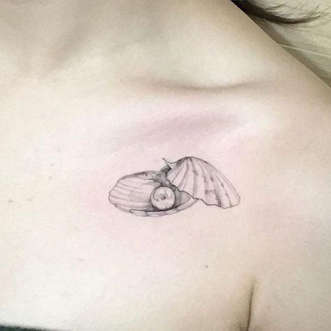 Seashell Pearl Tattoo, Pearl Tattoos For Women, Pearl Tattoo Design, Clam With Pearl Tattoo, Pearl Tattoo Ideas, Tattoo Pearl, Minimalist Floral Tattoo, Pearl Tattoo, Shell Tattoos