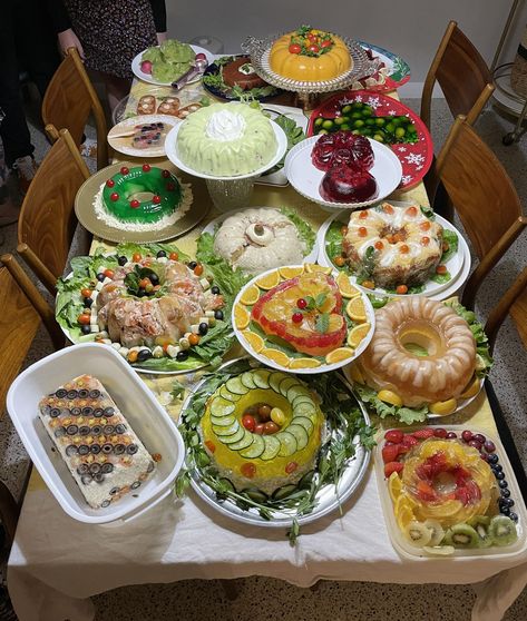 50s Jello Food, 70s Jello Mold, 1950s Christmas Party Food, 50s Food, 80s Party Foods, 60s Food, 70s Dinner Party, Party Moodboard, Big Picnic