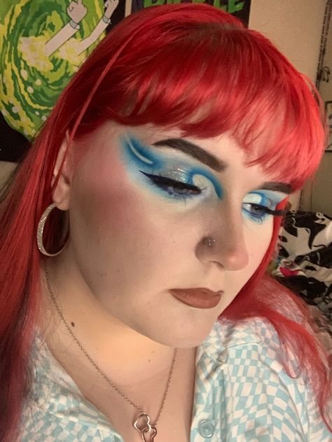 Graphic Eyeshadow Looks, Graphic Eyeshadow, Rave Makeup, Blue Graphic, Blue Makeup, Eyeshadow Looks, Makeup Inspiration, Makeup, Blue