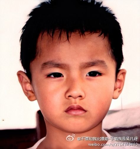 Wu Yi Fan, Exo Do, Kris Wu, K R, Pose Reference Photo, Baby Pictures, Pose Reference, Exo, Cool Pictures