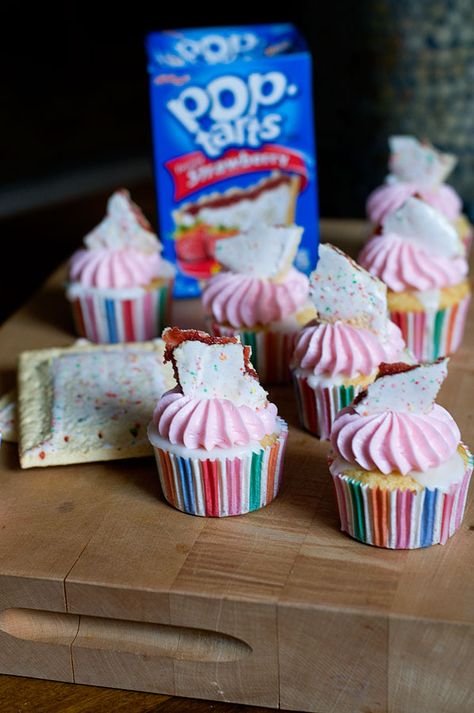 Strawberry Pop Tart Cupcakes Strawberry Pop, Strawberry Pop Tart, Pop Tart, Gourmet Cupcakes, Creative Cupcakes, How To Make Cupcakes, Baking Cupcakes, Bakery Recipes, Fun Cupcakes